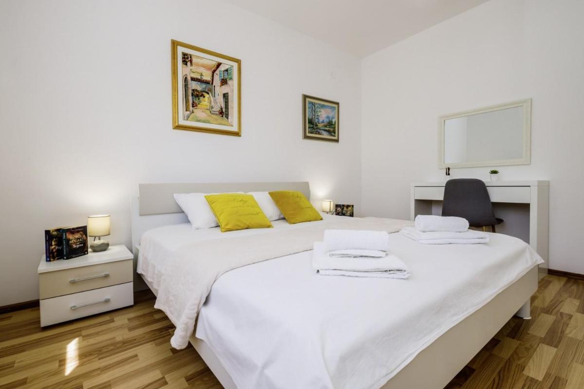 Ani In Trogir * Mittel-Dalmatien Hotel Seget Donji Exterior photo