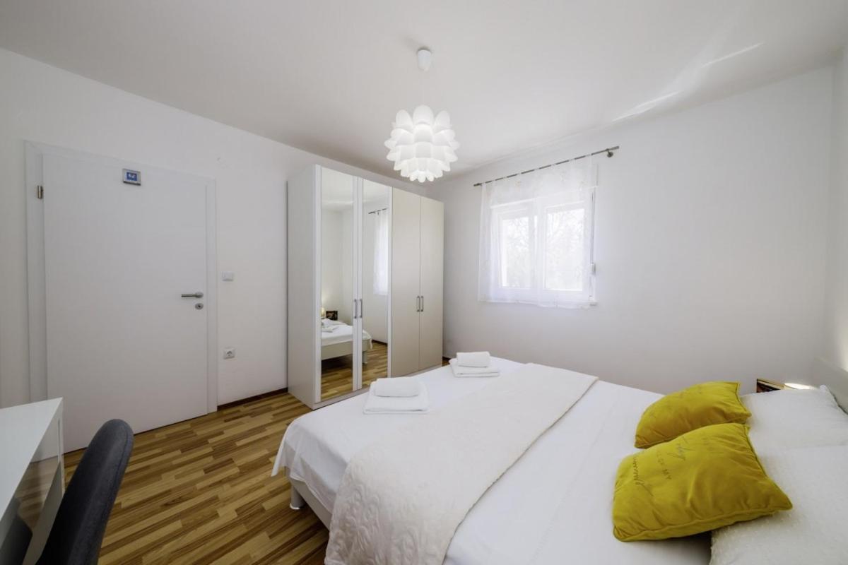 Ani In Trogir * Mittel-Dalmatien Hotel Seget Donji Exterior photo